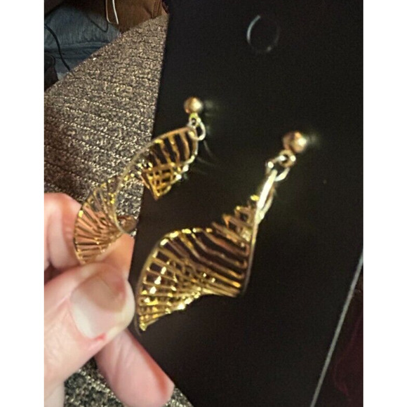 Vintage Twisted DNA Structure Dangle Earrings - Picture 9 of 10